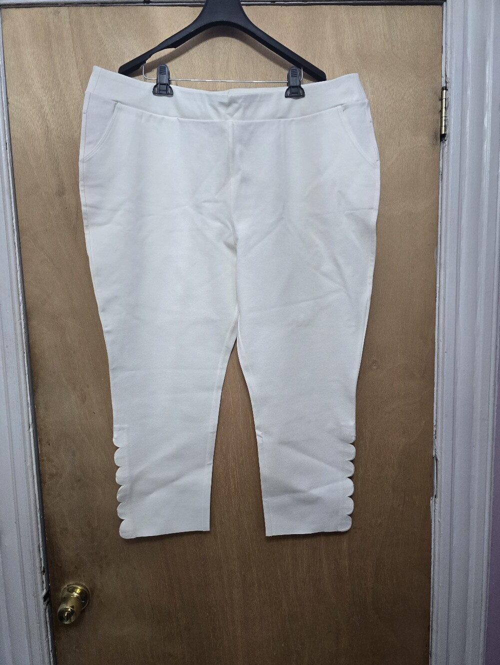 Soft Surroundings Straight Leg Cropped Slimming Scalloped Detail White Pants 3X
